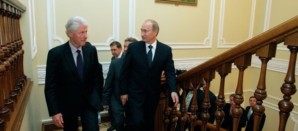 Vladimir Poutine et Bill Clinton, le 29 juillet 2010. - Sputnik Afrique