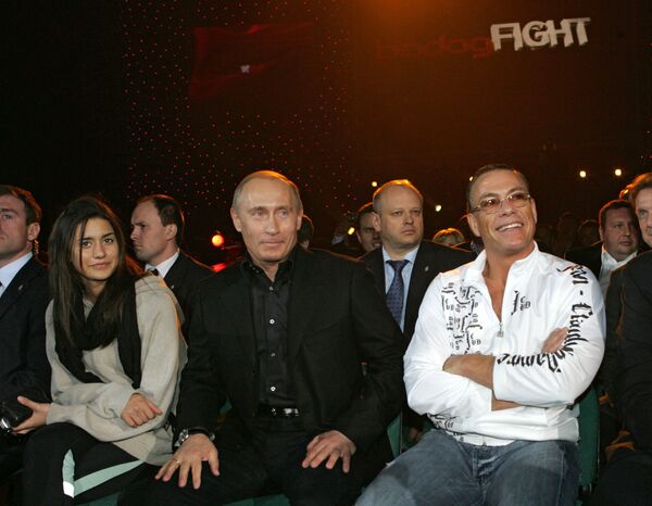 Le premier ministre russe Vladimir Poutine et l'acteur Jean-Claude Van Damme. Arhives - Sputnik Afrique