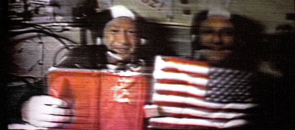 Alexeï Leonov et Thomas Stafford lors de la mission Soyouz-Apollo (juillet 1975) - Sputnik Afrique