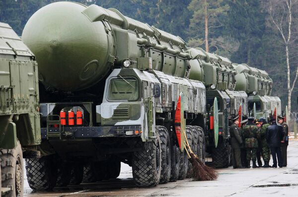 Le missile intercontinental mobile russe Topol  - Sputnik Afrique