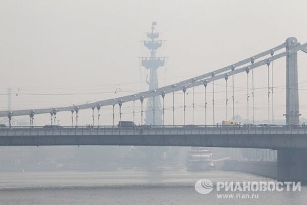Moscou dans une épaisse fumée - Sputnik Afrique