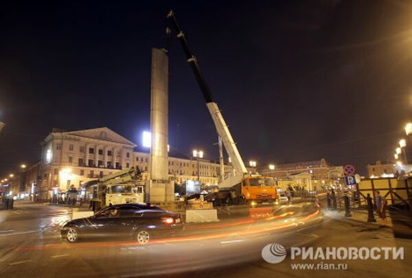 Saint-Pétersbourg: démontage d'un monument offert par la France endommagé - Sputnik Afrique