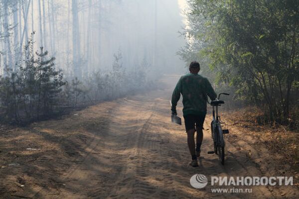 Lutte contre les incendies naturels en Russie centrale - Sputnik Afrique