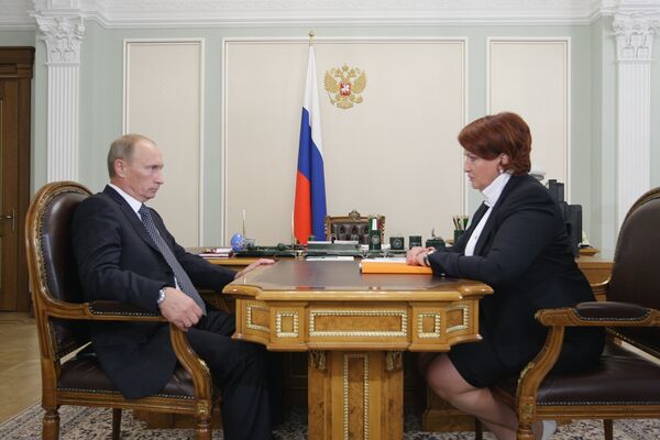 La ministre russe de l'Agriculture  Elena Skrynnik lors d'une rencontre avec le chef du gouvernement Vladimir Poutine - Sputnik Afrique