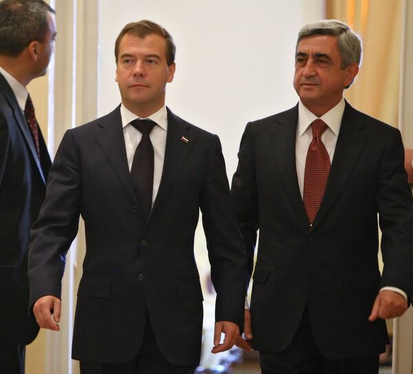 Les présidents russe Dmitri Medvedev et arménien Serge Sargsian à Erevan - Sputnik Afrique