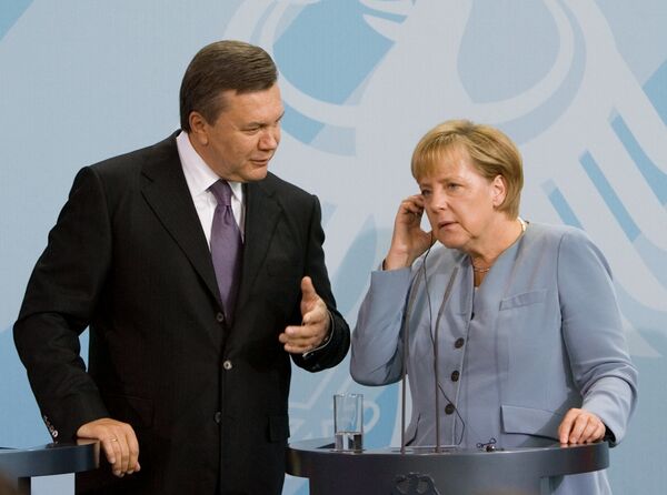 Le président ukrainien Viktor Ianoukovitch et la chancelière allemande Angela Merkel - Sputnik Afrique