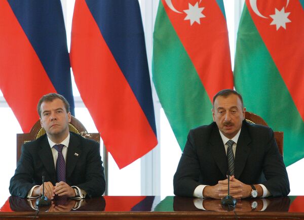 Le président azerbaïdjanais Ilham Aliev avec son homologue russe Dmitri Medvedev - Sputnik Afrique