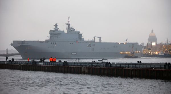 Le porte-hélicoptère Mistral Le porte-hélicoptère Mistral - Sputnik Afrique