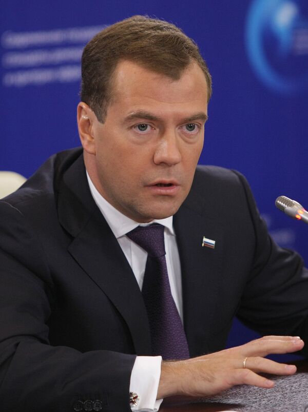 Le président russe Dmitri Medvedev a cité vendredi lors d'une rencontre avec les politologues russes et étrangers organisée dans le cadre du Forum politique mondial de Iaroslavl  - Sputnik Afrique