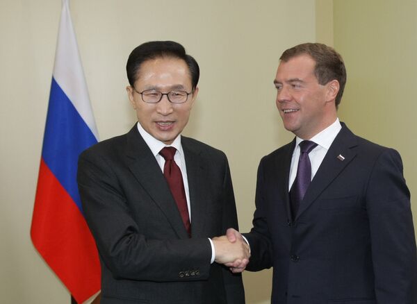 Le président sud-coréen Lee Myung-bak et le président Dmitri Medvede. - Sputnik Afrique