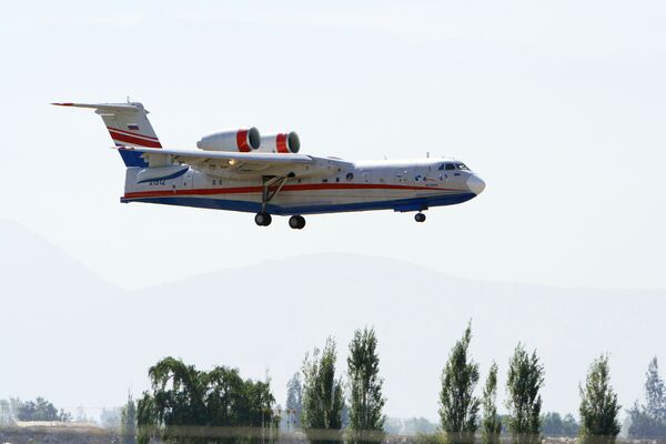 Feux de forêt: un avion-amphibie russe Be-200 décolle pour la Serbie - Sputnik Afrique