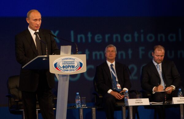 Le premier ministre Vladimir Poutine lors de son intervention au IXe Forum international d'investissement de Sotchi - Sputnik Afrique