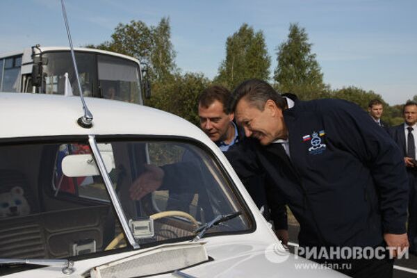 Medvedev et Ianoukovitch mènent le rallye Saint-Pétersbourg-Kiev  - Sputnik Afrique