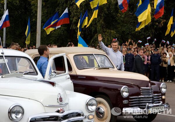 Medvedev et Ianoukovitch mènent le rallye Saint-Pétersbourg-Kiev  - Sputnik Afrique