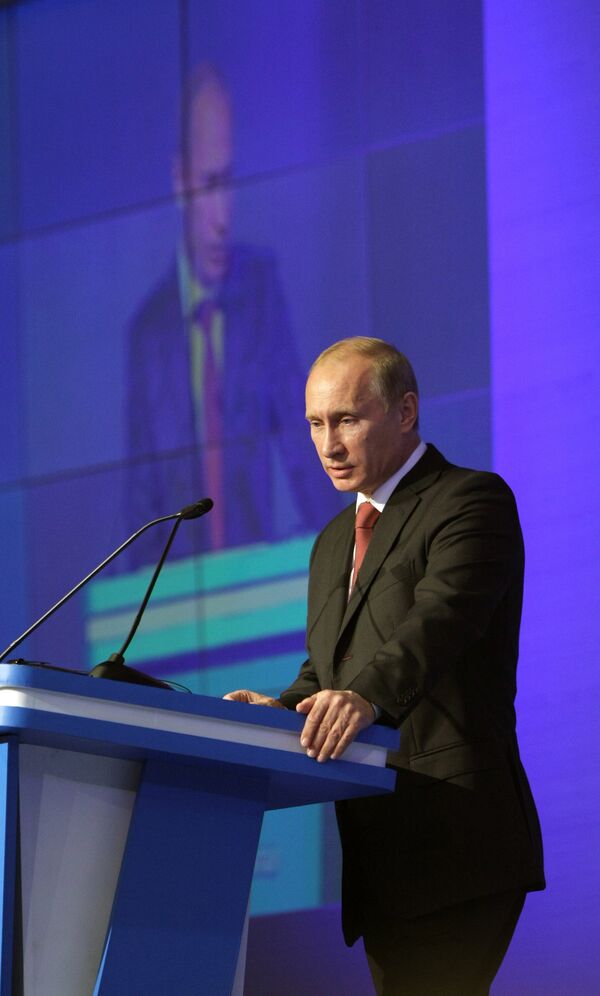 Le chef du gouvernement russe Vladimir Poutine lors du forum d'investissement international L'Appel de la Russie - Sputnik Afrique