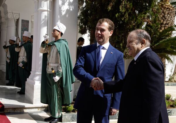 Dmitri Medvedev  et Abdelaziz Bouteflika - Sputnik Afrique