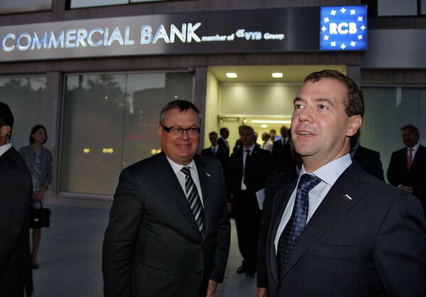 Les présidents russe et chypriote Dmitri Medvedev et Dimitris Christofias ont visité la Russian Commercial Bank (RCB) qui fait partie du groupe financier VTB. - Sputnik Afrique