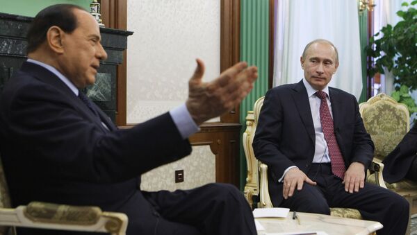Le président du Conseil italien Silvio Berlusconi et le premier ministre russe Vladimir Poutine. Archive - Sputnik Afrique