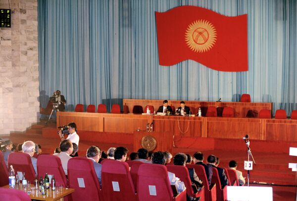 Législatives kirghizes: 850 observateurs et 180 journalistes étrangers accrédités - Sputnik Afrique