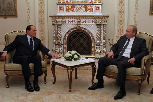 Le premier ministre italien Silvio Berlusconi avec le premier ministre russe Vladimir Poutine - Sputnik Afrique