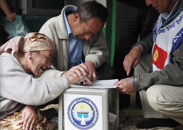 Dimanche, les élections législatives libres, démocratiques et ouvertes se sont déroulées au Kirghizstan, a déclaré la présidente kirghize Rosa Otounbaïeva. - Sputnik Afrique