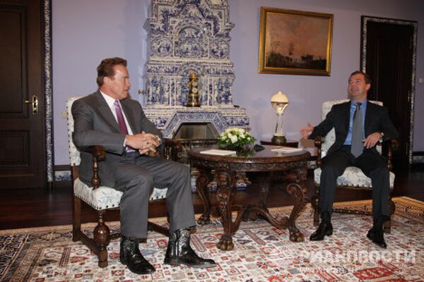 Medvedev et Schwarzenegger parlent innovation à Moscou - Sputnik Afrique