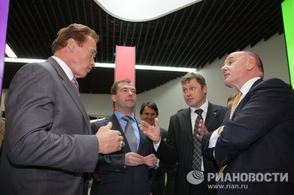 Medvedev et Schwarzenegger parlent innovation à Moscou - Sputnik Afrique