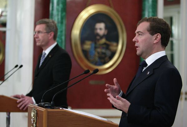 Le président russe Dmitri Medvedev et son homologue allemand Christian Wulff - Sputnik Afrique