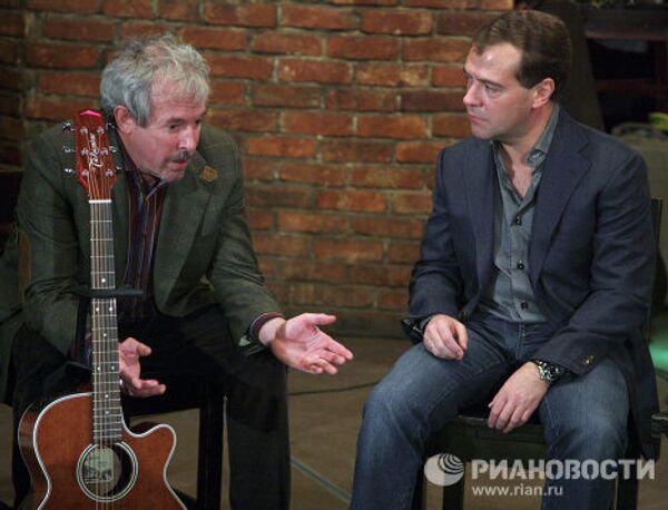 Medvedev rencontre des légendes du rock russe  - Sputnik Afrique