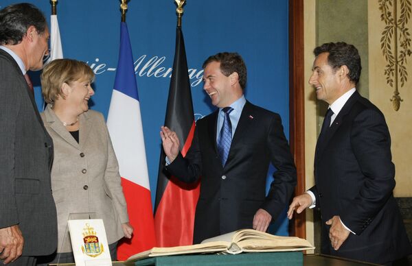 Angela Merkel, Dmitri Medvedev  et Nicolas Sarkozy - Sputnik Afrique