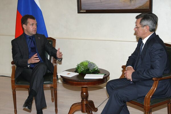 Le président Dmitri Medvedev avec le gouverneur de la région d'Astrakhan Alexandre Jilkine - Sputnik Afrique