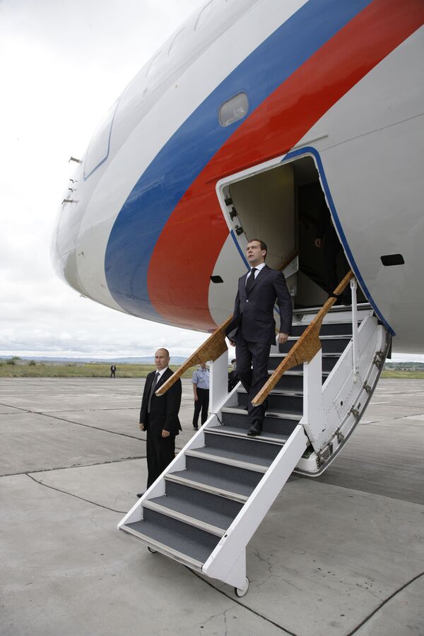 Le président russe Dmitri Medvedev a entamé sa première visite sur l'île de Kounachir. - Sputnik Afrique