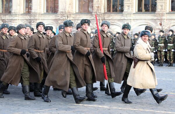 Un défilé consacré au 69e anniversaire de la parade militaire de 1941 s'est déroulé dimanche sur la place Rouge à Moscou - Sputnik Afrique