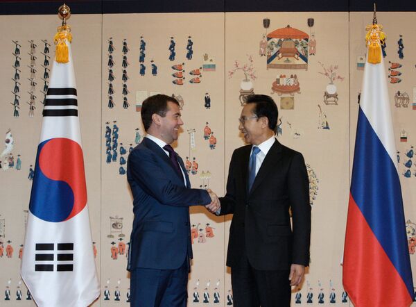 Le chef de l'Etat russe, Dmitri Medvedev et président sud-coréen Lee Myung-bak - Sputnik Afrique
