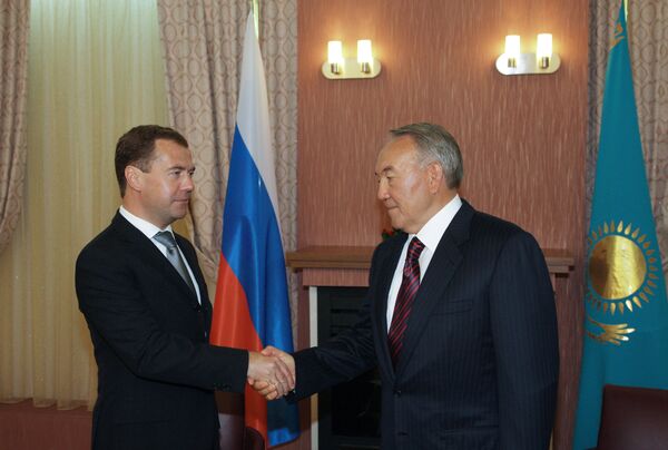 Dmitri Medvedev et Noursoultan Nazarbaïev. Archive. - Sputnik Afrique