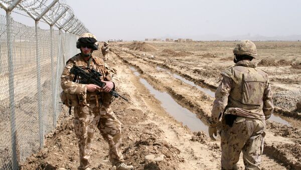 Военнослужащие ISAF убили афганца, копавшего землю у патрульной базы - Sputnik Afrique
