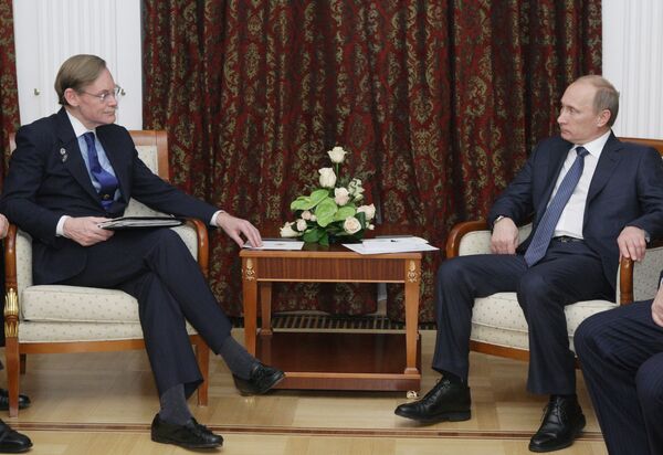 Le premier ministre russe Vladimir Poutine lors d'une rencontre avec le président de la BM Robert Zöllick - Sputnik Afrique