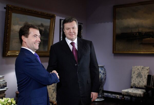 Viktor Ianoukovitch et Dmitri Medvedev - Sputnik Afrique
