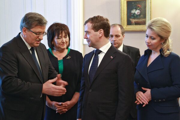 La rencontre Medvedev-Komorowski a commencé à Varsovie - Sputnik Afrique