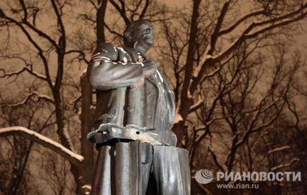 Une explosion endommage une statue de Lénine à Pouchkine    - Sputnik Afrique