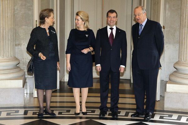 Russian President Dmitry Medvedev talks with King of the Belgians Albert II - Sputnik Afrique