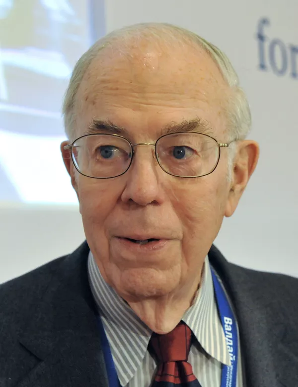 L'ancien secrétaire d'Etat adjoint américain, Harold Saunders L'ancien secrétaire d'Etat adjoint américain, Harold Saunders - Sputnik Afrique