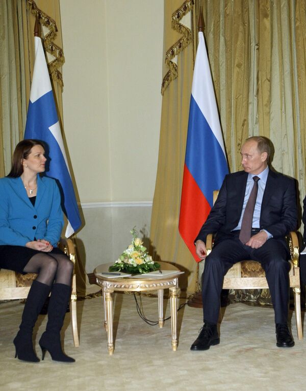 Vladimir Poutine et Mari Kiviniemi - Sputnik Afrique