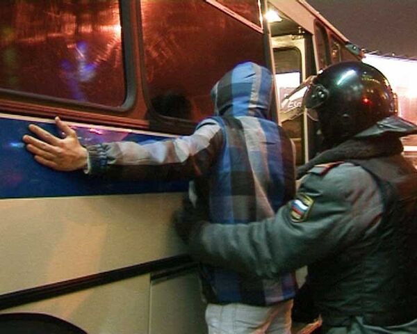 Troubles à Moscou: la police empêche les échauffourées - Sputnik Afrique