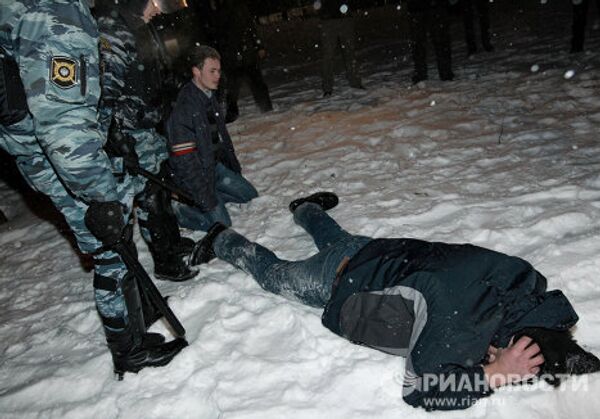 Moscou : manifestation devant le centre de télévision d'Ostankino et détachements de police sur la place du Manège - Sputnik Afrique