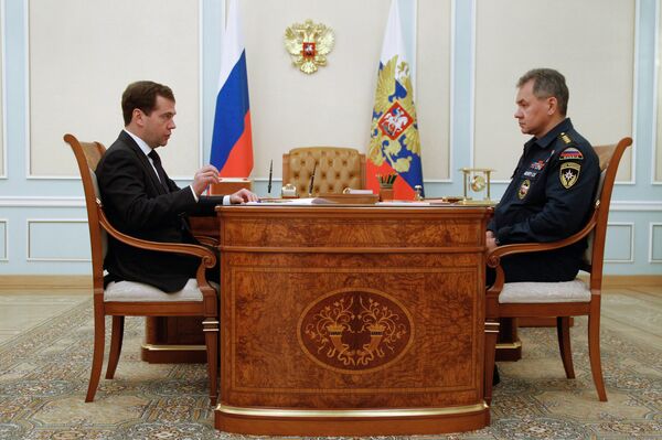 Le président russe Dmitri Medvedev et le ministère russe des Situations d'urgence Sergueï Choïgou - Sputnik Afrique