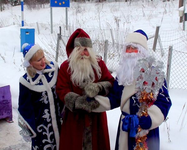 Rencontre des Pères Noël russe et finlandais_fr - Sputnik Afrique