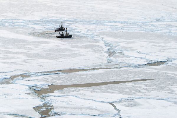 Mer d'Okhotsk: une opération de sauvetage pour les trois bateaux coincés par les glaces - Sputnik Afrique