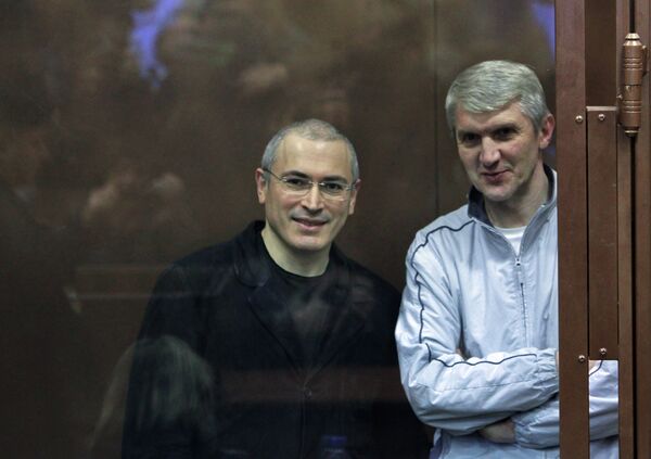 L'ex-PDG du groupe pétrolier russe Ioukos Mikhaïl Khodorkovski et son associé Platon Lebedev - Sputnik Afrique
