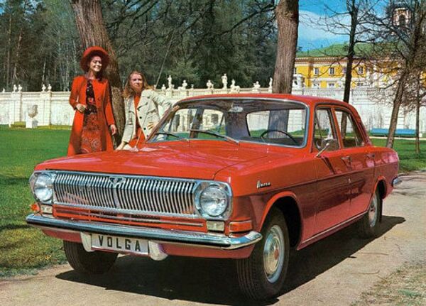 Publicité soviétique: la promotion de l’industrie automobile nationale par des hommes et des femmes - Sputnik Afrique